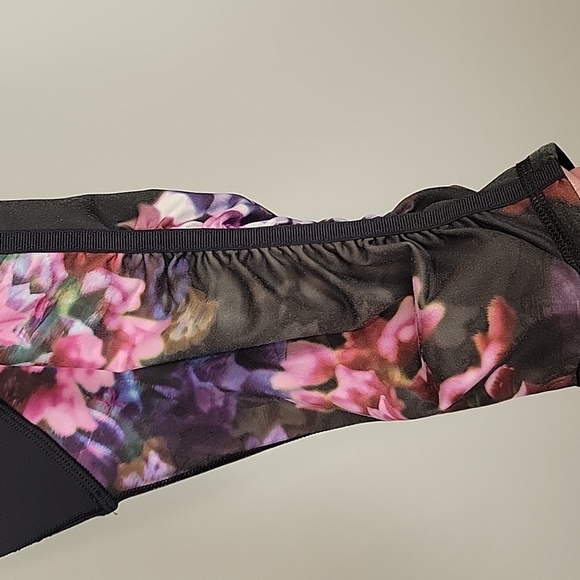 Lululemon Cropped Capri Yoga Leggings Women Size 4 Floral Low Rise - Picture 10 of 10